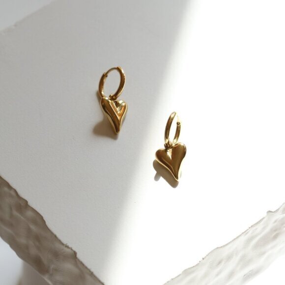 14K Gold filled “Tiffany” Heart Earrings - Picture 5 of 6